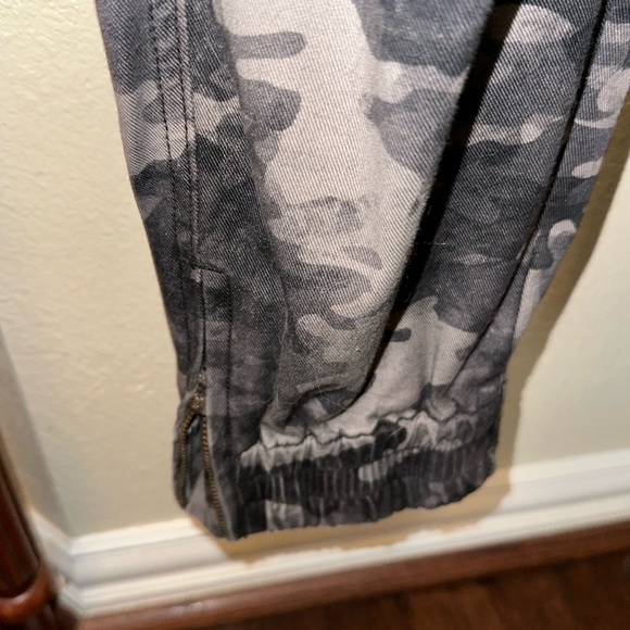 SPANX Stretch Twill Cargo Jogger Camo Gray color XL - Picture 7 of 12